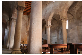 immagine dell'interno della Basilica di S.Antioco di Bisarcio